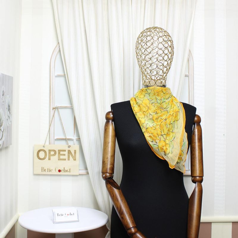 Fashion, accesorii si bijuterii - Femei - Accesorii femei - Esarfe si fulare femei - Esarfa de dama, Buticcochet, 60x60 cm, 40% matase 60% poliester, cu imprimeu floral, Portocaliu - ES2122 - Infinity.ro