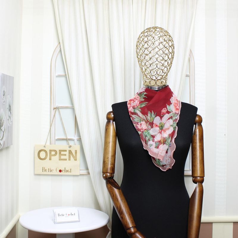 Fashion, accesorii si bijuterii - Femei - Accesorii femei - Esarfe si fulare femei - Esarfa de dama, Buticcochet, 60x60 cm, 40% matase 60% poliester, cu imprimeu floral, Visiniu - ES2116 - Infinity.ro