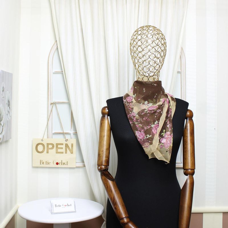 Fashion, accesorii si bijuterii - Femei - Accesorii femei - Esarfe si fulare femei - Esarfa de dama, Buticcochet, 60x60 cm, 40% matase 60% poliester, imprimeu floral, Maro - ES2160 - Infinity.ro