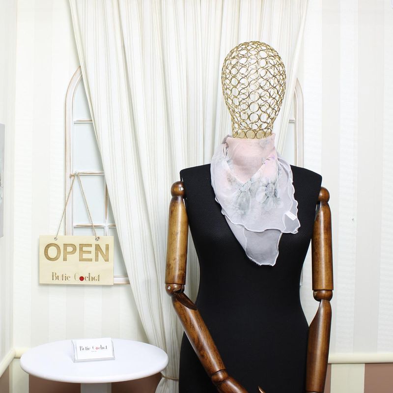 Fashion, accesorii si bijuterii - Femei - Accesorii femei - Esarfe si fulare femei - Esarfa de dama, Buticcochet, 60x60 cm, 40% matase 60% poliester, cu imprimeu floral, Gri - ES2037 - Infinity.ro