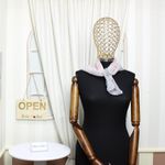 Fashion, accesorii si bijuterii - Femei - Accesorii femei - Esarfe si fulare femei - Esarfa de dama, Buticcochet, 60x60 cm, 40% matase 60% poliester, cu imprimeu floral, Gri - ES2037 - Infinity.ro