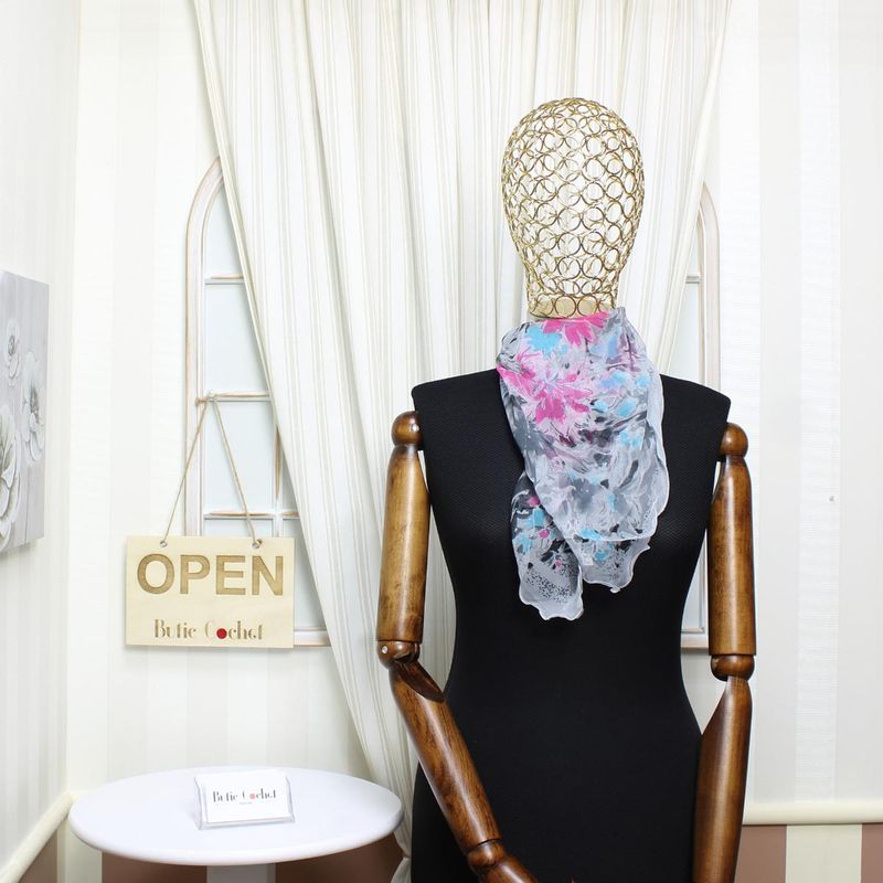 Fashion, accesorii si bijuterii - Femei - Accesorii femei - Esarfe si fulare femei - Esarfa de dama, Buticcochet, 60x60 cm, 40% matase 60% poliester, imprimeu floral, Gri - ES2152 - Infinity.ro