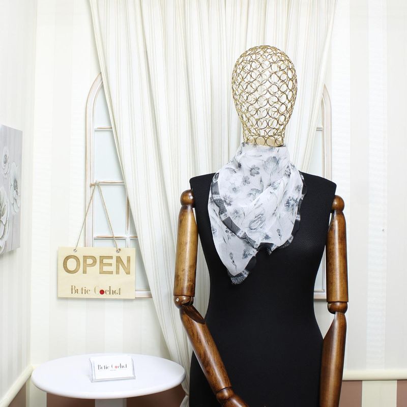 Fashion, accesorii si bijuterii - Femei - Accesorii femei - Esarfe si fulare femei - Esarfa de dama, Buticcochet, 60x60 cm, 40% matase 60% poliester, Negru cu alb - ES2137 - Infinity.ro