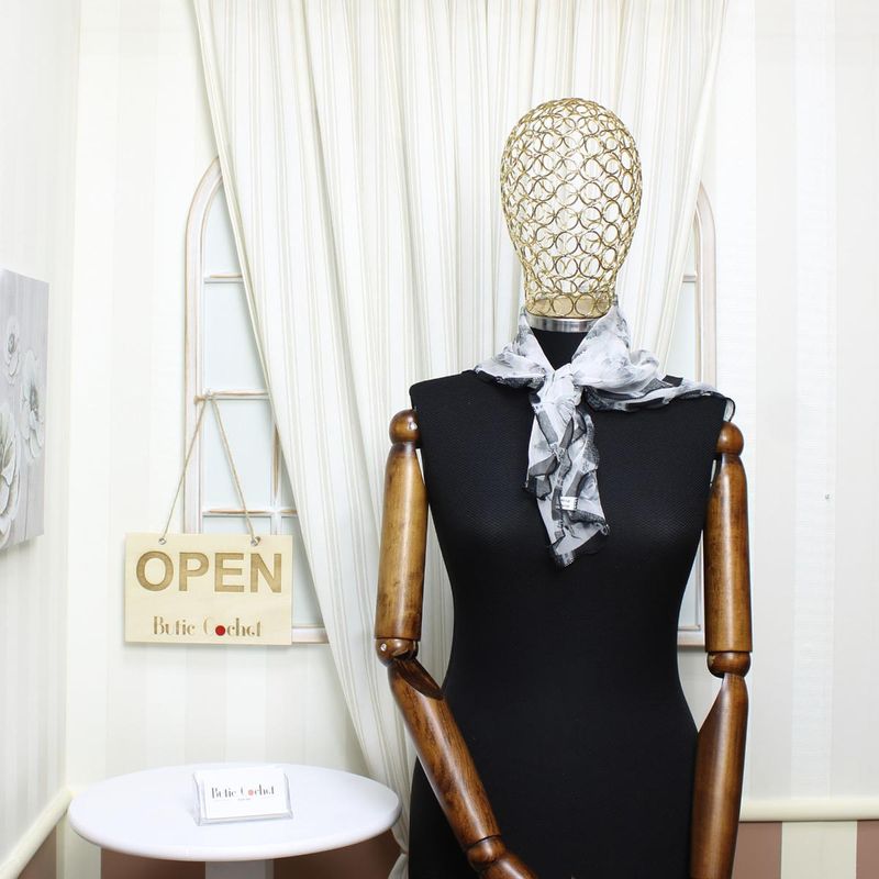 Fashion, accesorii si bijuterii - Femei - Accesorii femei - Esarfe si fulare femei - Esarfa de dama, Buticcochet, 60x60 cm, 40% matase 60% poliester, Negru cu alb - ES2137 - Infinity.ro