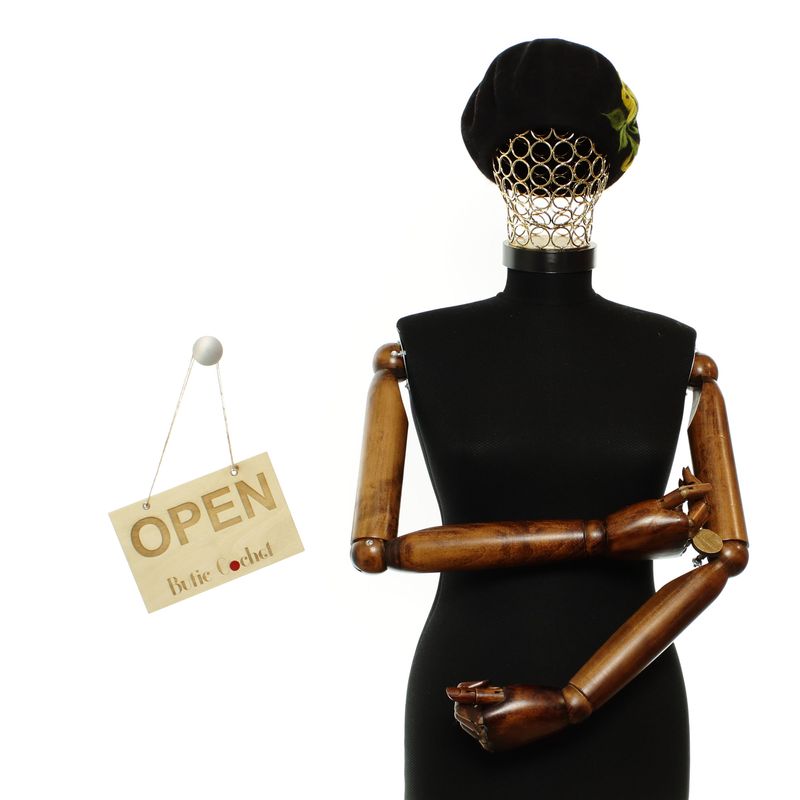 Fashion, accesorii si bijuterii - Femei - Accesorii femei - Caciuli si palarii femei - Bereta de dama, din lana, Evita, one size, model floral impaslit, Negru - BSC798 - Infinity.ro