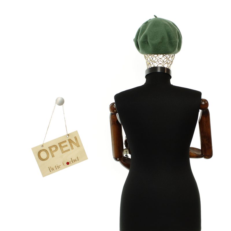 Fashion, accesorii si bijuterii - Femei - Accesorii femei - Caciuli si palarii femei - Bereta de dama, din lana, Evita, one size, model floral impaslit, Verde - BSC817 - Infinity.ro
