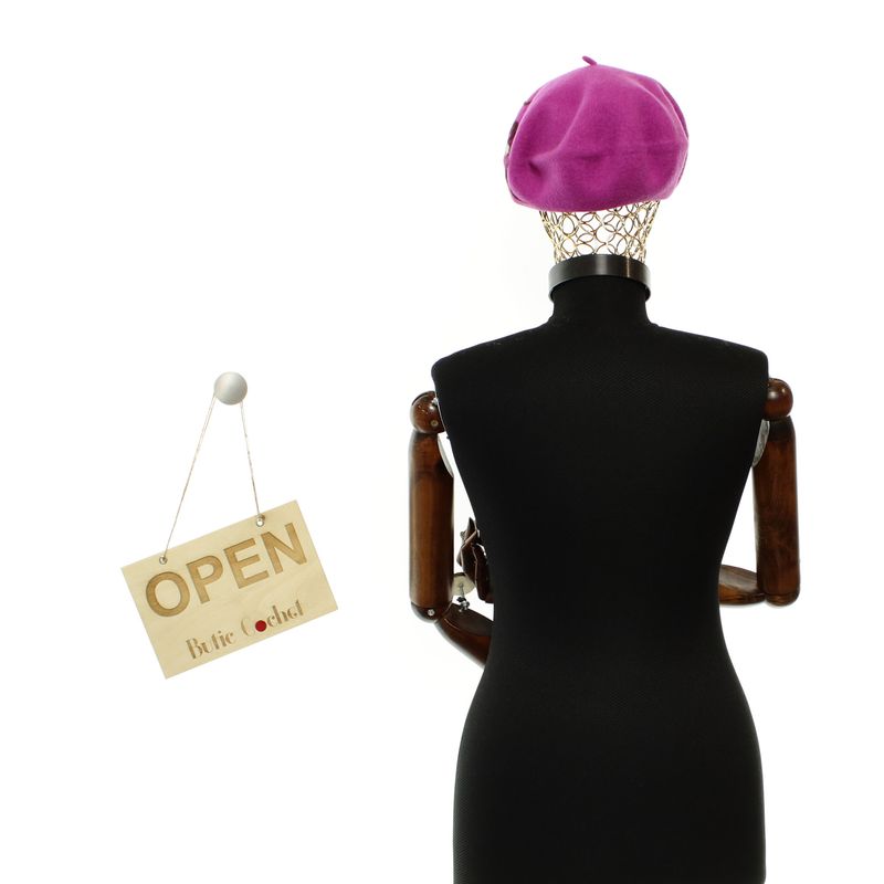 Fashion, accesorii si bijuterii - Femei - Accesorii femei - Caciuli si palarii femei - Bereta de dama, din lana, Evita, one size, model floral impaslit, Fucsia - BSC815 - Infinity.ro