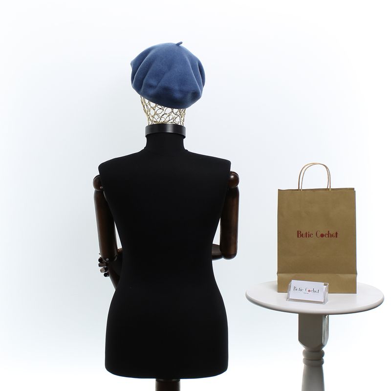 Fashion, accesorii si bijuterii - Femei - Accesorii femei - Caciuli si palarii femei - Bereta de dama, din lana, Evita, one size, model floral din lana impaslita, Albastru - BSC630 - Infinity.ro