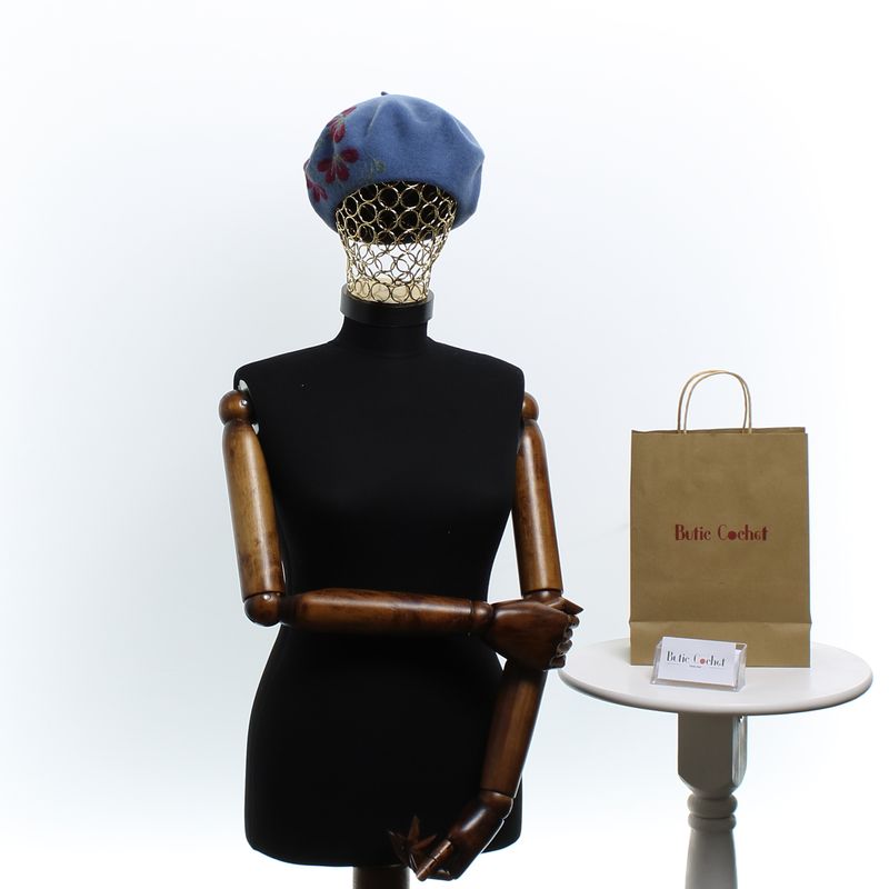 Fashion, accesorii si bijuterii - Femei - Accesorii femei - Caciuli si palarii femei - Bereta de dama, din lana, Evita, one size, model floral din lana impaslita, Albastru - BSC630 - Infinity.ro