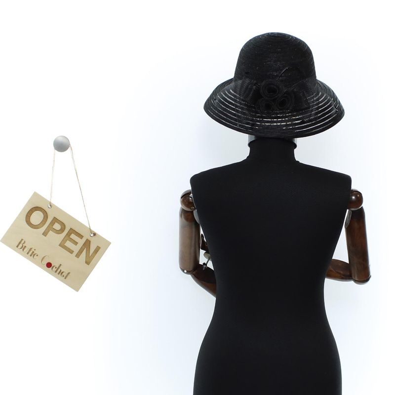 Fashion, accesorii si bijuterii - Femei - Accesorii femei - Caciuli si palarii femei - Palarie de dama, din poliester, Buticcochet, bor mic cu dungi si fundita, One size, Negru - PAL1684 - Infinity.ro