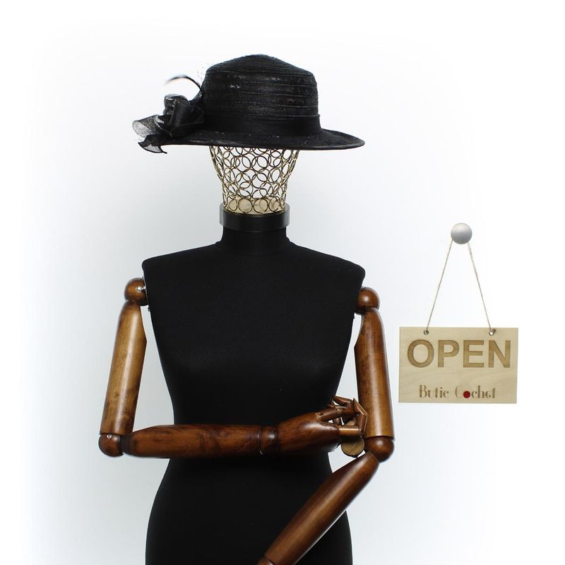 Fashion, accesorii si bijuterii - Femei - Accesorii femei - Caciuli si palarii femei - Palarie de soare, Dama, Buticcochet, din material textil, cu fundita si floare, Negru - PAL1570 - Infinity.ro