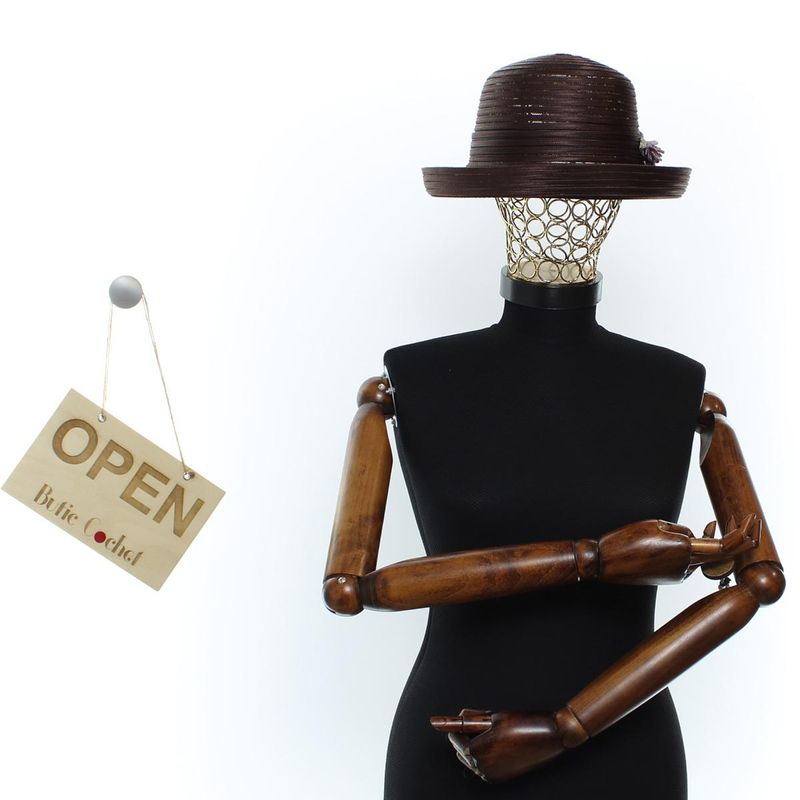 Fashion, accesorii si bijuterii - Femei - Accesorii femei - Caciuli si palarii femei - Palarie de dama, din poliester, Buticcochet, cu dungi si flori decorative, bor mic, One size, Maro - PAL1647 - Infinity.ro
