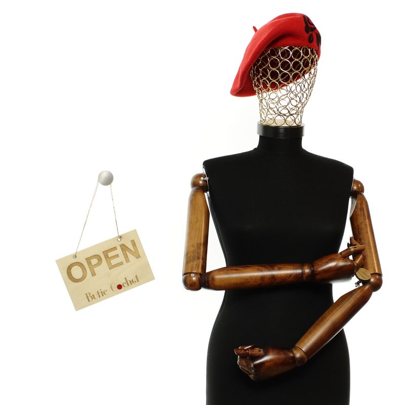 Fashion, accesorii si bijuterii - Femei - Accesorii femei - Caciuli si palarii femei - Bereta de dama, din lana, Evita, one size, model floral impaslit, Rosu - BSC803 - Infinity.ro