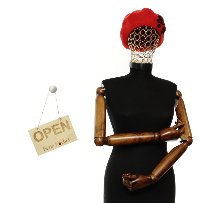 Fashion, accesorii si bijuterii - Femei - Accesorii femei - Caciuli si palarii femei - Bereta de dama, din lana, Evita, one size, model floral impaslit, Rosu - BSC803 - Infinity.ro