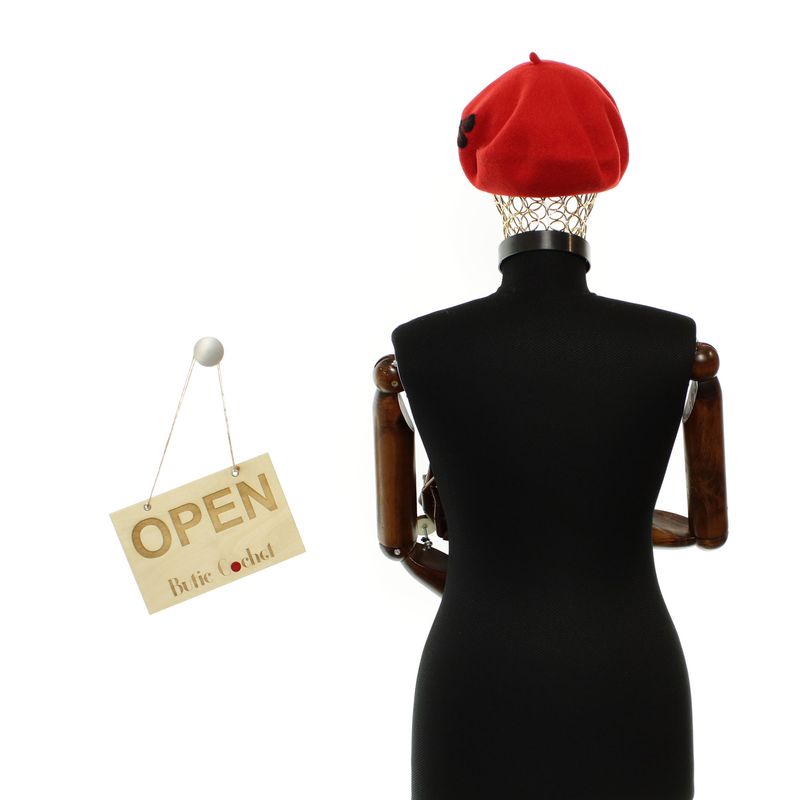 Fashion, accesorii si bijuterii - Femei - Accesorii femei - Caciuli si palarii femei - Bereta de dama, din lana, Evita, one size, model floral impaslit, Rosu - BSC803 - Infinity.ro