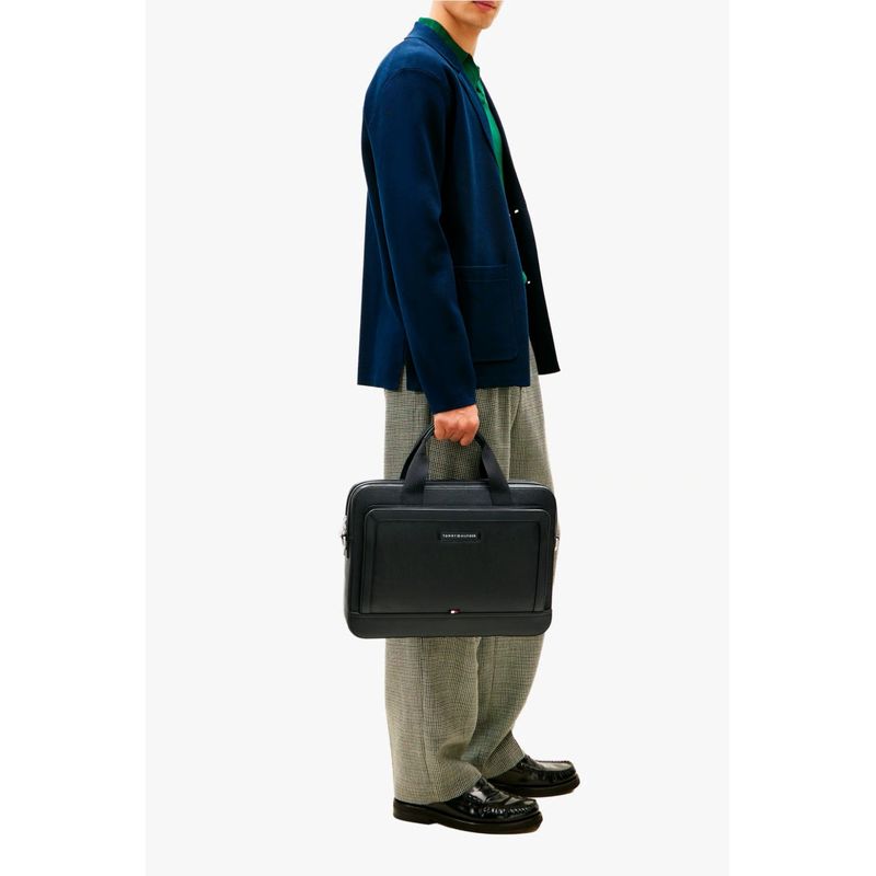 Fashion, accesorii si bijuterii - Barbati - Accesorii barbati - Genti si rucsacuri barbati - Geanta pentru laptop Tommy Hilfiger AM0AM13987 Negru 38 x 27 x 6 cm - Infinity.ro