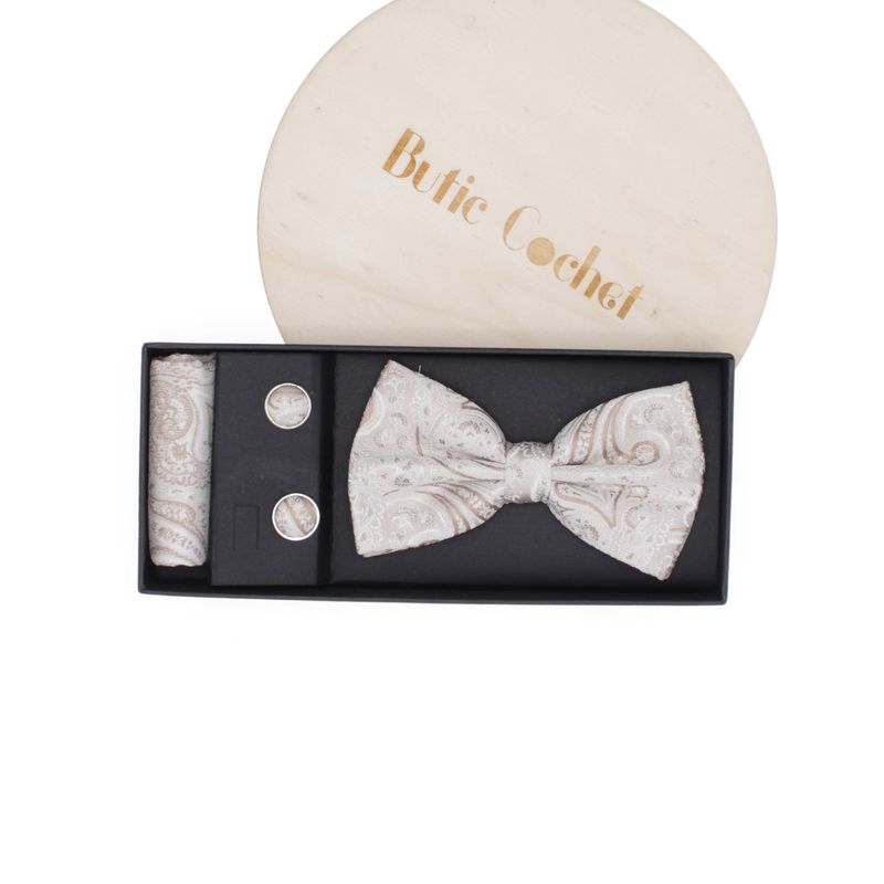 Fashion, accesorii si bijuterii - Barbati - Accesorii barbati - Cravate si papioane barbati - Set 3 piese, papion, butoni si batista, pentru barbati, ButicCochet, Bej - SETP301 - Infinity.ro