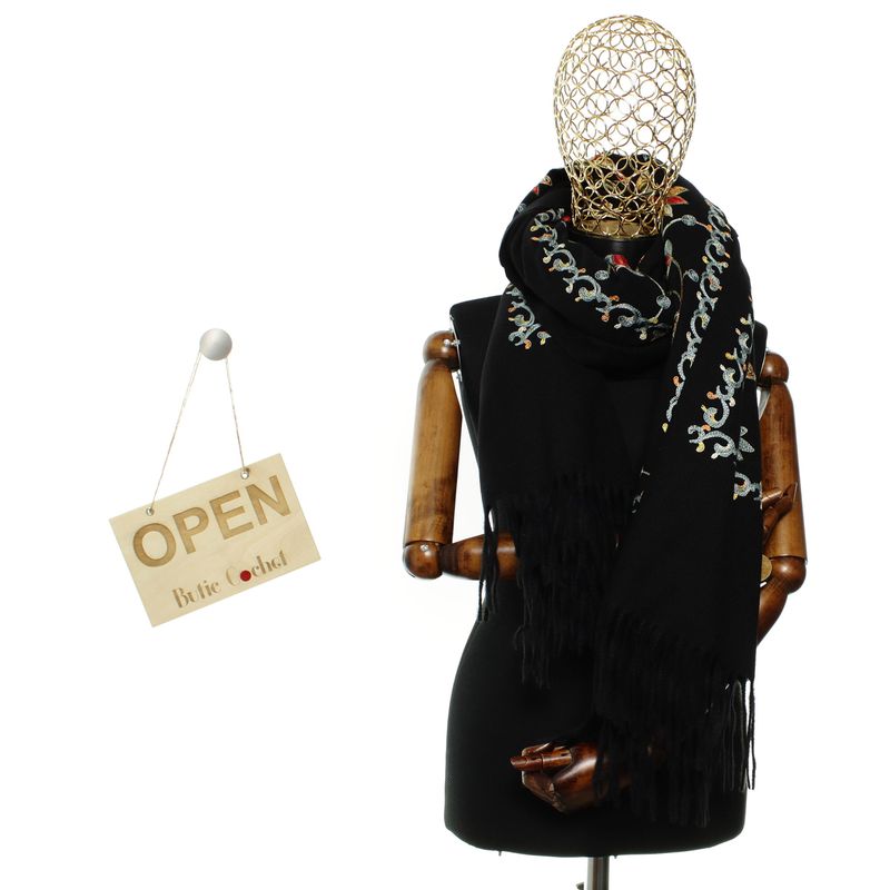 Fashion, accesorii si bijuterii - Femei - Accesorii femei - Esarfe si fulare femei - Esarfa de dama, din lana, Buticcochet, model cu broderie, 70x190 cm, Negru - ES3208 - Infinity.ro