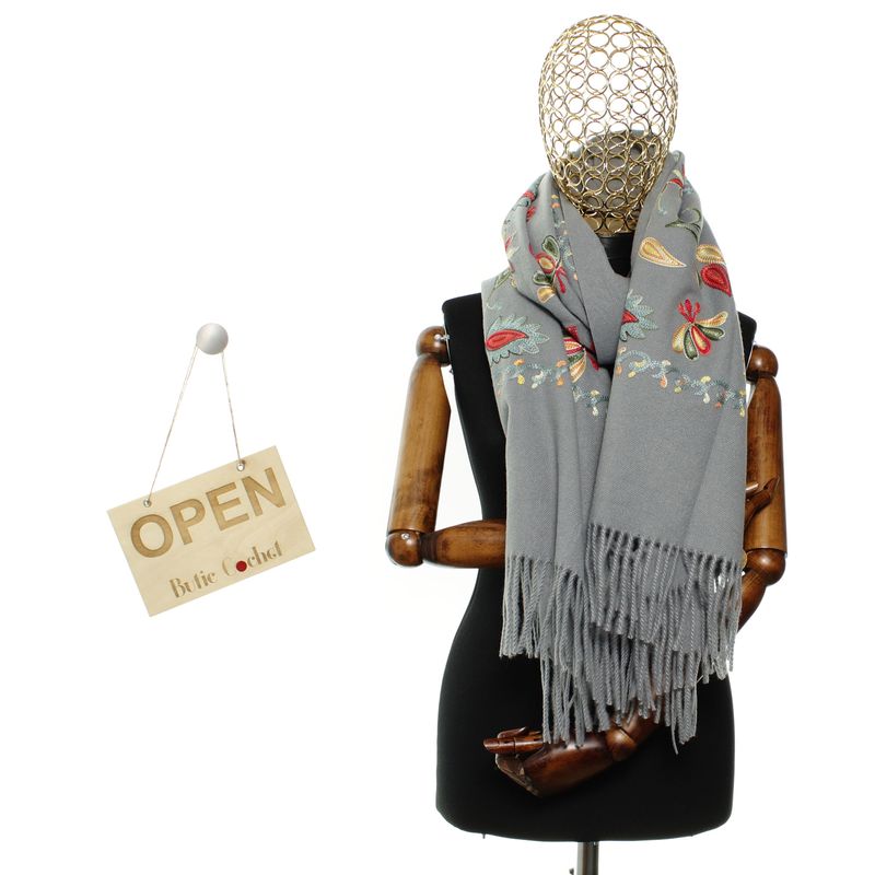 Fashion, accesorii si bijuterii - Femei - Accesorii femei - Esarfe si fulare femei - Esarfa de dama, din lana, Buticcochet, model cu broderie, 70x190 cm, Gri - ES3212 - Infinity.ro