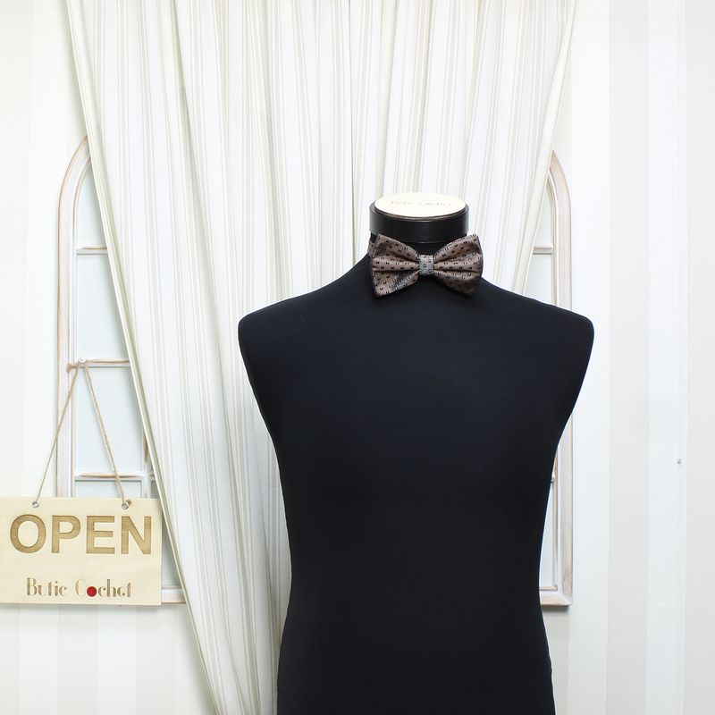 Fashion, accesorii si bijuterii - Barbati - Accesorii barbati - Cravate si papioane barbati - Set 3 piese, papion, butoni si batista, pentru barbati, ButicCochet, imprimeu stilizat, Maro - SETP254 - Infinity.ro
