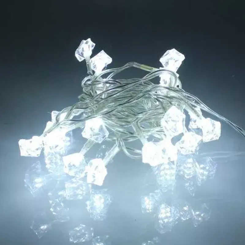 Casa si Gradina - Corpuri si surse de iluminat - Iluminat exterior - Instalatii luminoase exterior - Ghirlanda electrica luminoasa decorativa forma diamant 20 LED albe lumina rece cablu transparent WELL - Infinity.ro