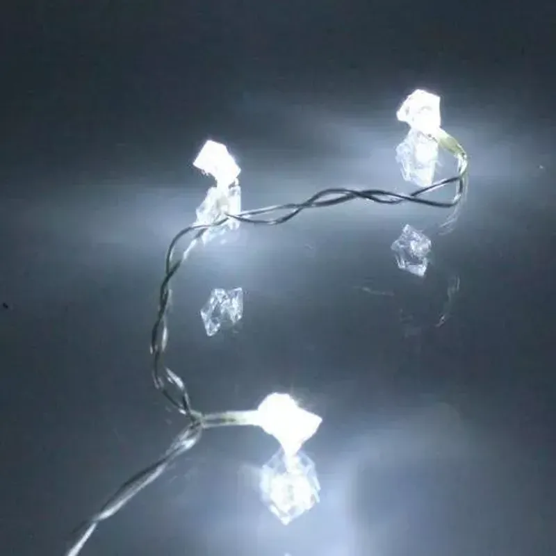 Casa si Gradina - Corpuri si surse de iluminat - Iluminat exterior - Instalatii luminoase exterior - Ghirlanda electrica luminoasa decorativa forma diamant 20 LED albe lumina rece cablu transparent WELL - Infinity.ro