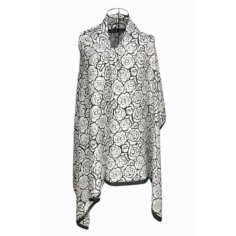 Fashion, accesorii si bijuterii - Femei - Accesorii femei - Esarfe si fulare femei - Esarfa tip sal dama 24E din matase vegetala cu atingere de matase fina, alb/negru, 180 x 82 cm - Infinity.ro