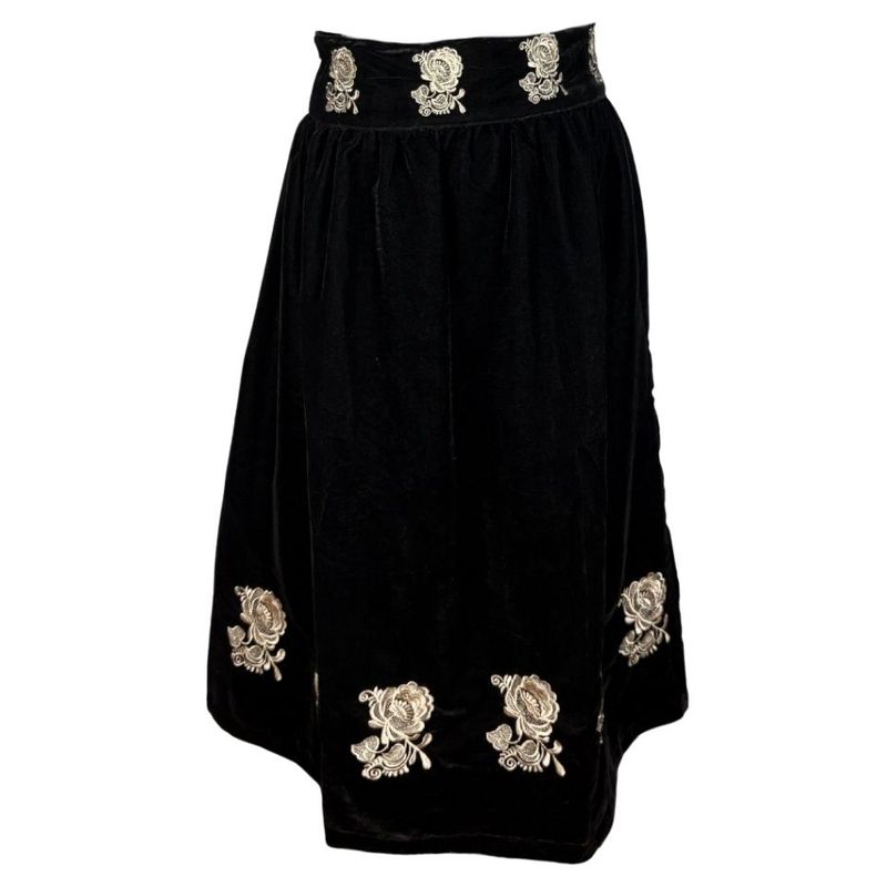 Fashion, accesorii si bijuterii - Femei - Imbracaminte femei - Fuste femei - Fusta dama 24F din catifea negru mahon , marime M - Infinity.ro