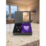 Casa si Gradina - Decoratiuni - Aromaterapie si lumanari - Lumanari si candele - Set cadou Love Forever, lumanare inima parfumata, bijuterii cu cristale mov, 3 piese, cutie premium - Infinity.ro