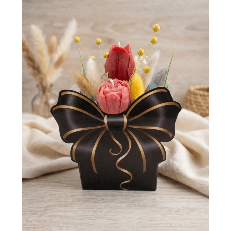 Casa si Gradina - Decoratiuni - Aromaterapie si lumanari - Lumanari si candele - Aranjament Premium "Gentuță cu Fundă" – Flori Nemuritoare și Lumânări Parfumate din Ceara de Soia Naturală, Negru - Infinity.ro