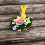 Market - Cadouri - Flori si aranjamente - Decoratiune pentru interior, aranjament cu licheni stabilizati si iepuras ceramic de Paste, cu lumanare, 18 cm - Infinity.ro