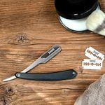 Ingrijire personala si Cosmetice - Aparate & accesorii ingrijire personala - Aparate de ras si tuns - Aparate de ras clasice - Brici pentru ras si barbierit Wilkinson Classic The Pioneer, maner de lemn si otel inoxidabil - Infinity.ro