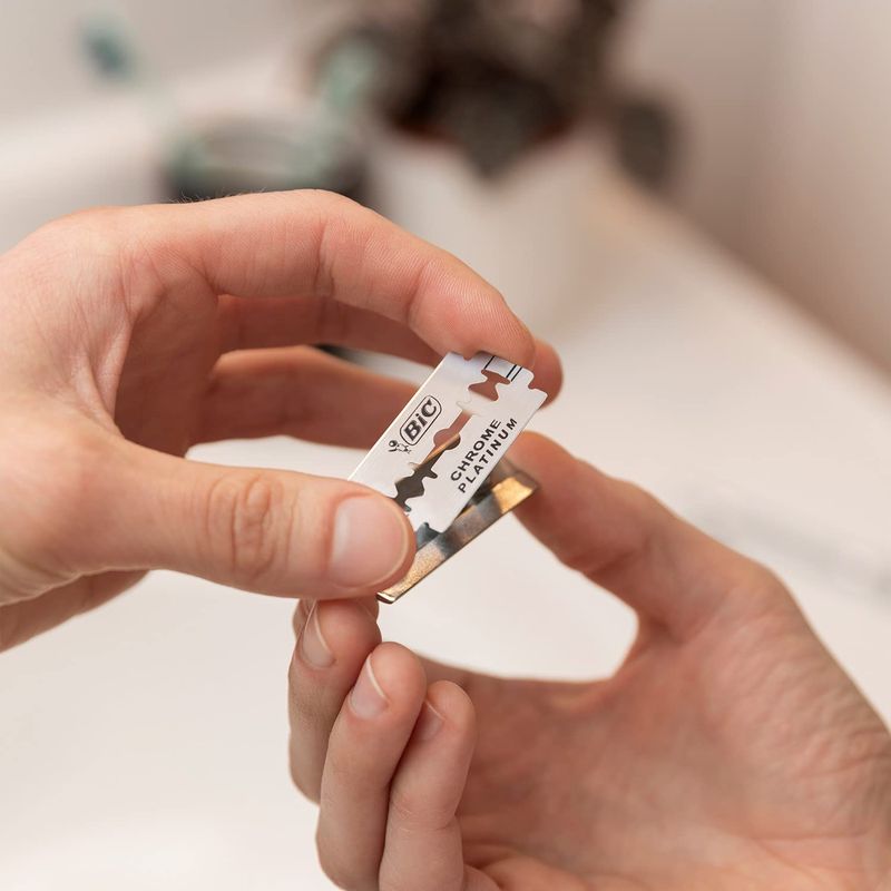 Ingrijire personala si Cosmetice - Aparate & accesorii ingrijire personala - Aparate de ras si tuns - Accesorii aparate de ras - Set 100 rezerve, lame pentru aparat de ras BIC Chrome Platinum, 5 x 20buc - Infinity.ro