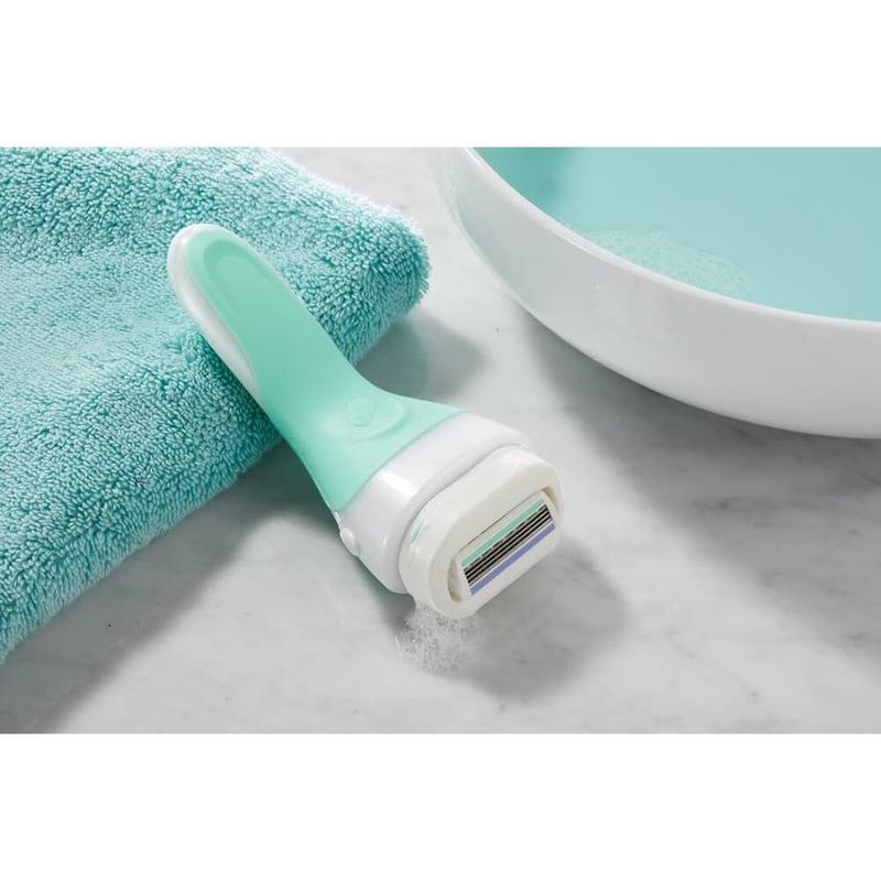 Ingrijire personala si Cosmetice - Aparate & accesorii ingrijire personala - Aparate de ras si tuns - Aparate de ras clasice - Set aparat de ras Wilkinson Intuition Sensitive Care cu 6 rezerve - Infinity.ro