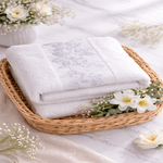 Casa si Gradina - Textile si covoare - Textile baie - Prosoape - Prosop baie Kotonia Home - catifea, 100% Bumbac, decor floral satinat, 50x90 cm, alb - Infinity.ro
