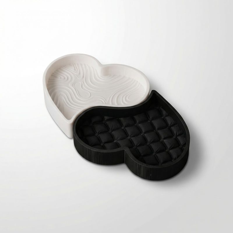 Casa si Gradina - Decoratiuni - Obiecte decorative - Accesorii decorative - Tava Decorativa in Forma de Inima, Negru, 17 cm - Infinity.ro