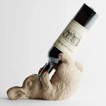 Casa si Gradina - Bucatarie si vesela - Accesorii bar - Suporturi bauturi - Suport sticla de vin in froma de iepure, culoare bej, material plastic PLA - Infinity.ro
