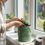 Casa si Gradina - Gradinarit si plante - Plante si ghivece - Ghivece si suporturi - Ghiveci decorativ verde, 14 cm, cu drenaj integrat, textura organica - Infinity.ro