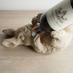 Casa si Gradina - Bucatarie si vesela - Accesorii bar - Suporturi bauturi - Suport sticla de vin in froma de iepure, culoare bej, material plastic PLA - Infinity.ro