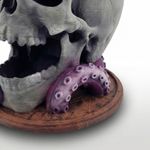 Jucarii, Copii si Bebe - Jucarii si jocuri - Jocuri si puzzle - Jocuri de societate - Turn de Zaruri Fantezie cu Craniu si Tentacule, Gri, 13 cm - Infinity.ro