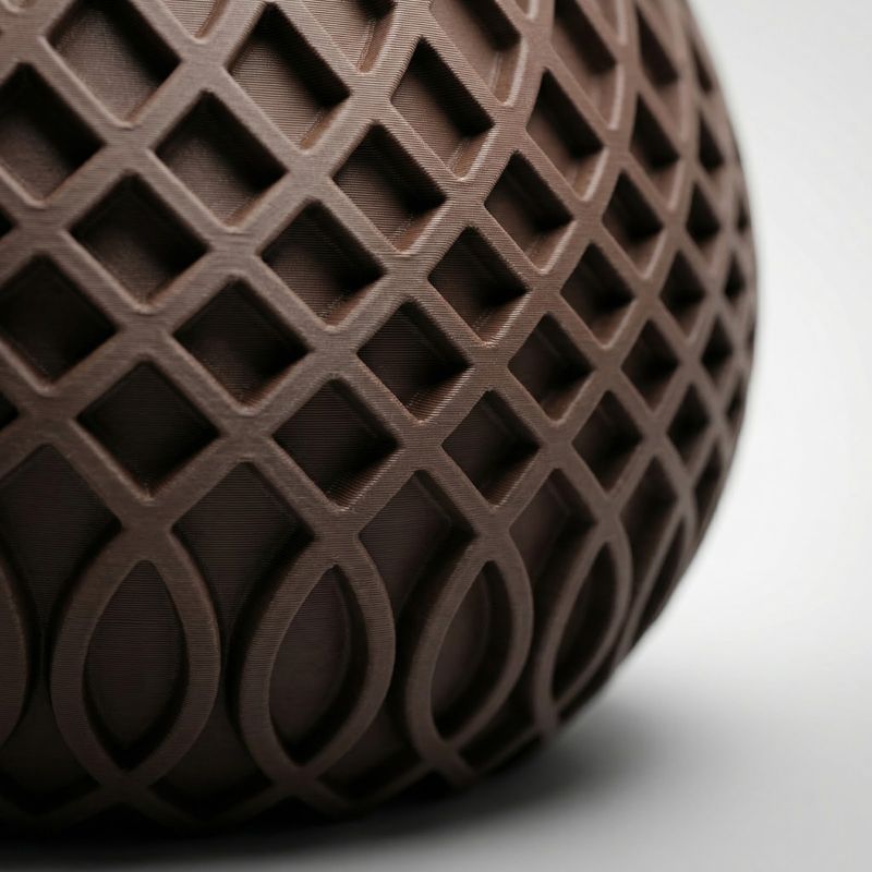 Casa si Gradina - Decoratiuni - Obiecte decorative - Vaze si boluri decorative - Vaza Decorativa cu Model Dantelat, Maro, 22 cm - Infinity.ro