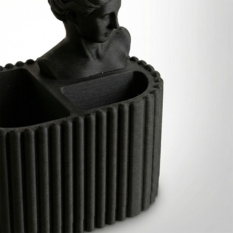 Carti si Birotica - Birotica - Accesorii de birou - Suporturi accesorii birou - Organizator Birou Sculptural cu Bust Clasic, Negru, 17 cm - Infinity.ro