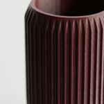 Casa si Gradina - Decoratiuni - Obiecte decorative - Vaze si boluri decorative - Vaza Decorativa cu Nervuri Verticale, Bordo, 18 cm - Infinity.ro