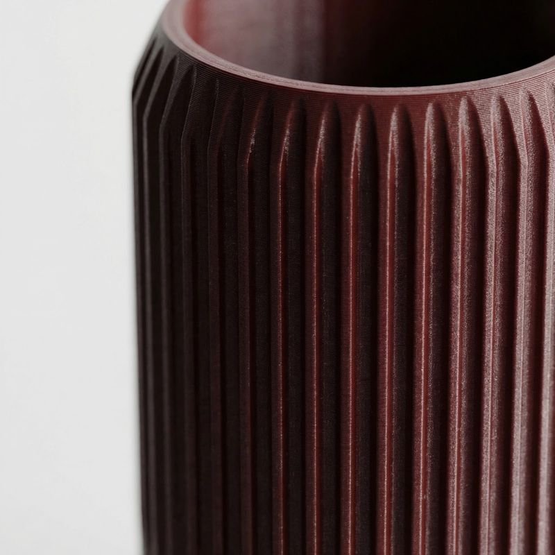 Casa si Gradina - Decoratiuni - Obiecte decorative - Vaze si boluri decorative - Vaza Decorativa cu Nervuri Verticale, Bordo, 18 cm - Infinity.ro