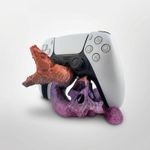PC, gaming si accesorii - Gaming - Accesorii gaming - Accesorii console gaming - Suport Controller cu Design Craniu si Sarpe, Mov, 12 cm - Infinity.ro