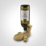 Casa si Gradina - Bucatarie si vesela - Accesorii bar - Suporturi bauturi - Suport Sticla de Vin cu Personaj Festiv, Bej, 16 cm - Infinity.ro