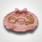 Fashion, accesorii si bijuterii - Femei - Bijuterii femei - Cutii bijuterii - Tavita pentru Bijuterii cu Funda si Trandafiri, Roz Pastel, 13 cm - Infinity.ro