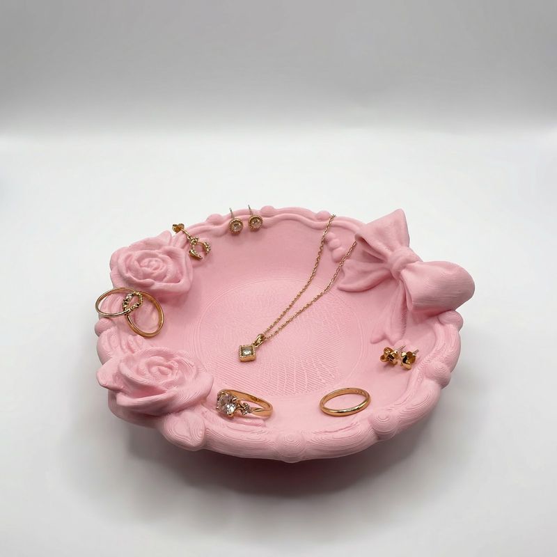 Fashion, accesorii si bijuterii - Femei - Bijuterii femei - Cutii bijuterii - Tavita pentru Bijuterii cu Funda si Trandafiri, Roz Pastel, 13 cm - Infinity.ro