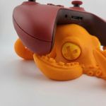 PC, gaming si accesorii - Gaming - Accesorii gaming - Accesorii console gaming - Suport Controller Tentacular Decorativ, Portocaliu, 15cm - Infinity.ro