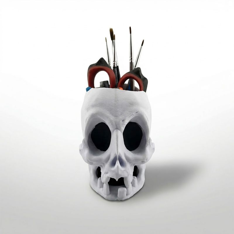 Carti si Birotica - Birotica - Accesorii de birou - Suporturi accesorii birou - Suport Pixuri Gothic Craniu, Alb, 12 cm - Infinity.ro
